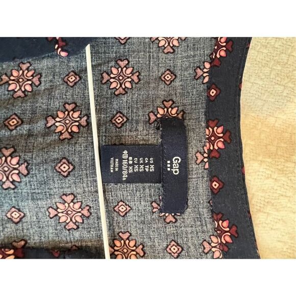 Gap navy tank top with red detail pattern - Picture 4 of 7